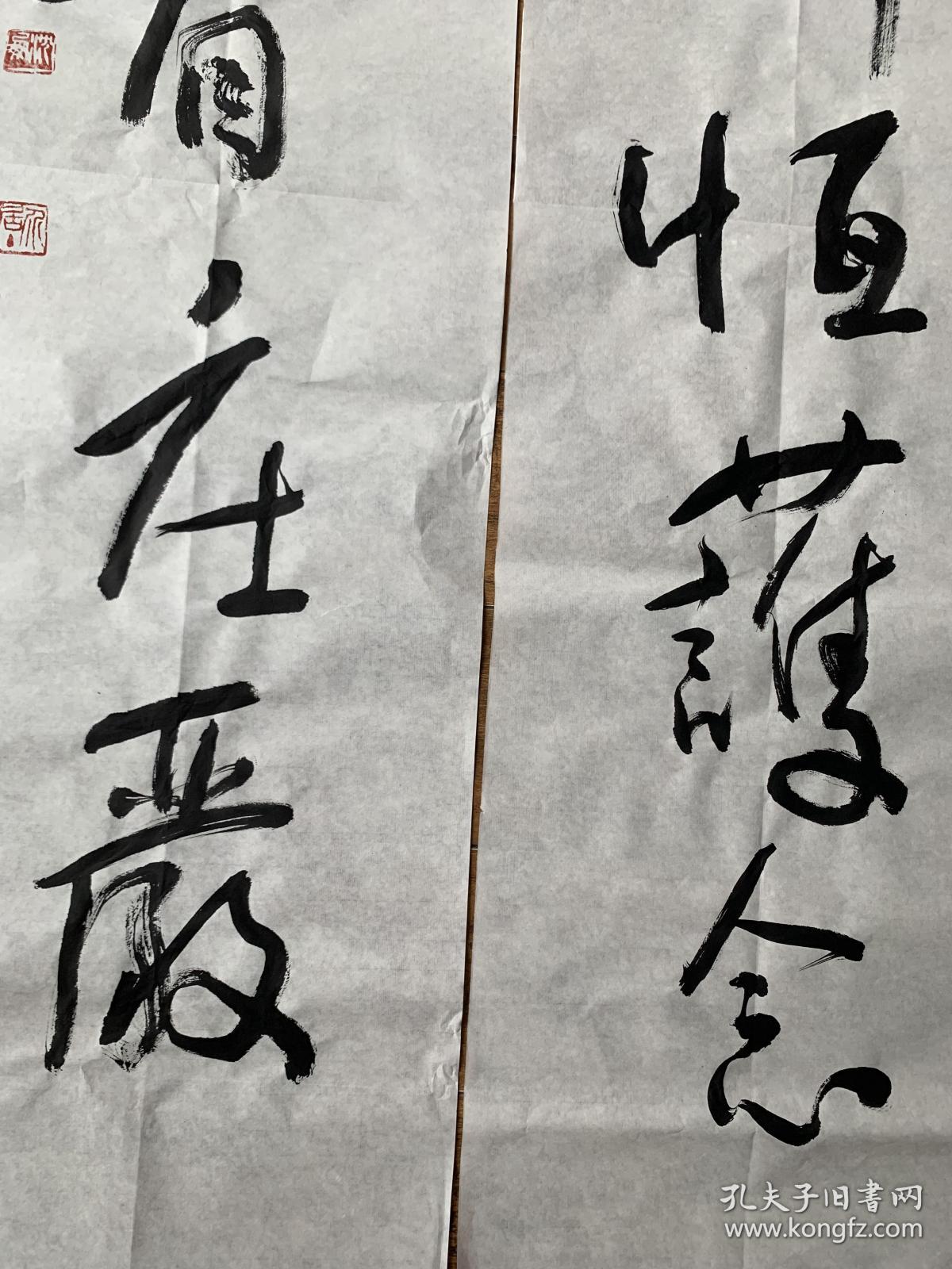 （藏家委托）沈鹏1931年出生，江苏省江阴市人。书法家、美术评论家、诗人。中国文学艺术界联合会第十届荣誉委员。1950年起在《人民画报》社工作，曾任人民美术出版社编辑室副主任、总编室主任、副总编辑并兼任编审委员会常务副主任，享受国务院批准的政府特殊津贴，1993年3月当选为第八届全国政协委员。历任中国书法家协会常务理事、副主席、代主席、主席、荣誉主席及艺术品中国荣誉艺术顾问。
