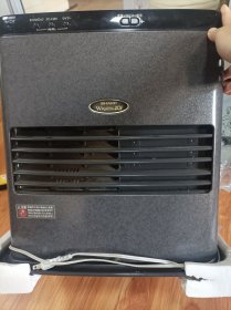 日本回流 97年夏普取暖器 室内取暖 车内取暖 石油取暖器，外观品相完美 有使用痕迹 使用JIS1号灯油 日本100伏电压 中国使用要变压不能直接插电 中国加什么油不懂使用所以卖掉