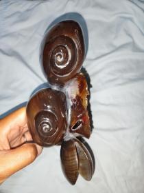 海的女儿……玛瑙巧雕摆件，就一个小海螺是粘的，其他都是一整块的。