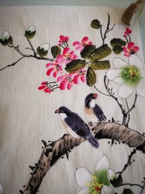 春阳款设色水墨花鸟——玉兰双雀，意境超美，寓意成双成对，比翼双飞，真人手绘。力透纸背，墨透纸背。 尺寸95*53厘米