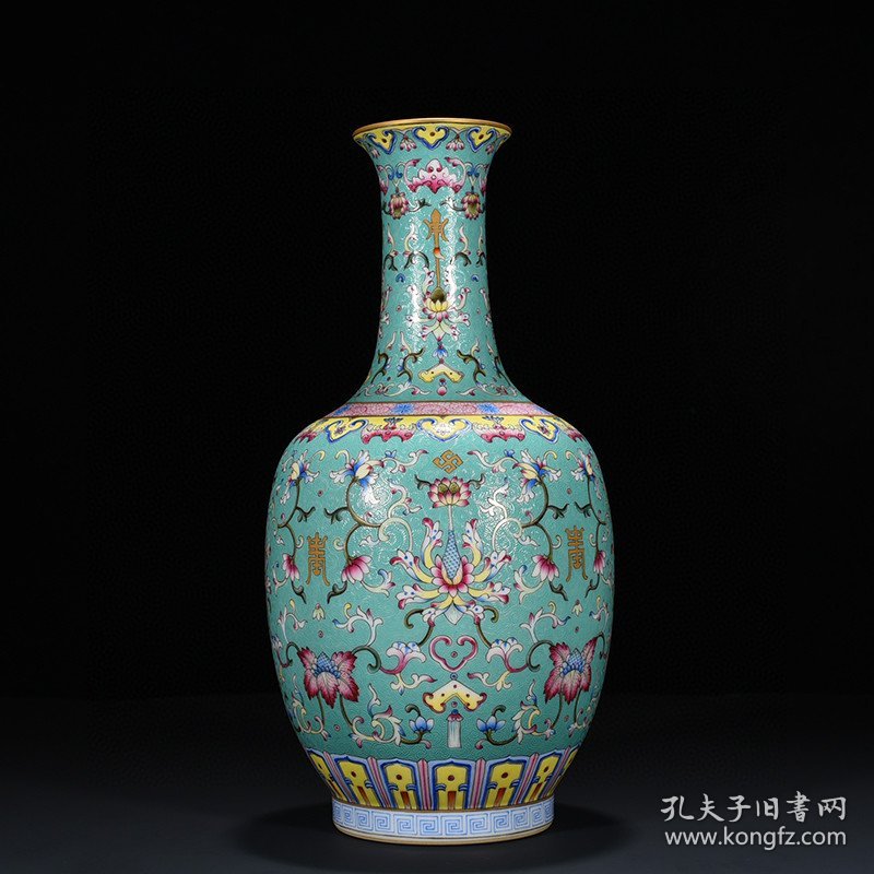 清乾隆松石绿地轧道粉彩花卉纹瓶 37*15厘米