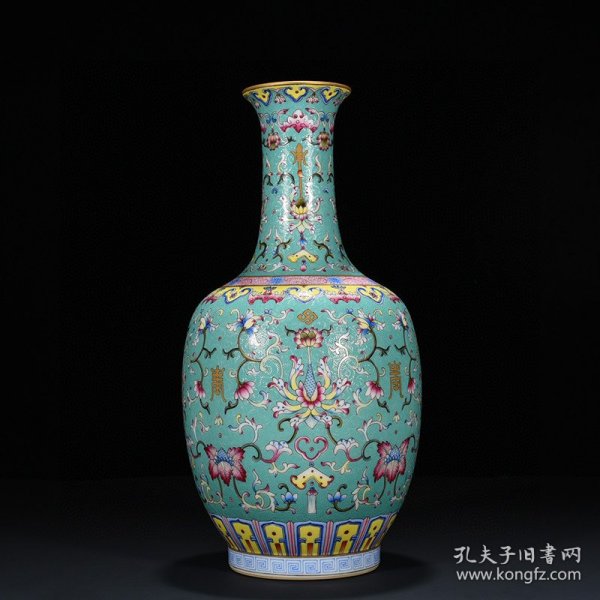 清乾隆松石绿地轧道粉彩花卉纹瓶 37*15厘米