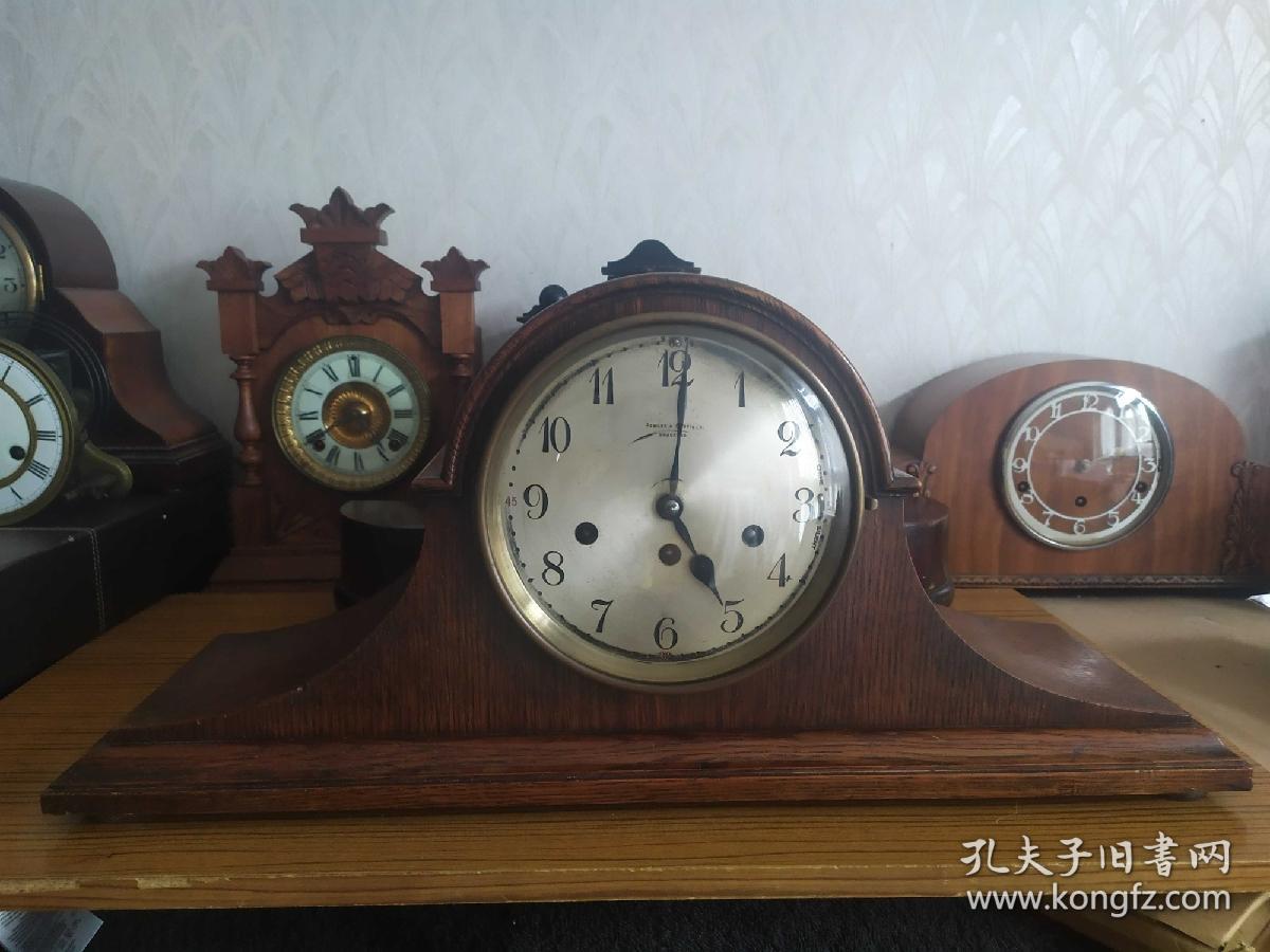 德国荣汉斯(Junghans)古董五音座钟，英国邮寄！！！

荣汉斯古董五音(四捶)老座钟长58.50厘米，高26.50厘米，厚17厘米，重6.3公斤，运行正常，品相详见下图: