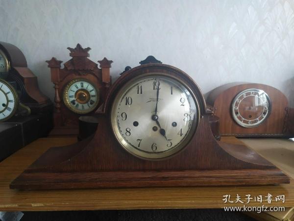 德国荣汉斯(Junghans)古董五音座钟，英国邮寄！！！

荣汉斯古董五音(四捶)老座钟长58.50厘米，高26.50厘米，厚17厘米，重6.3公斤，运行正常，品相详见下图: