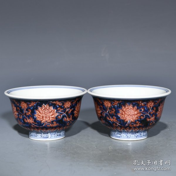 明宣德青花矾红花卉纹压手杯，高5.3cm直径9.5cm