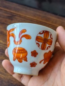 旧藏 矾红博古花卉皮球花压手杯 全品