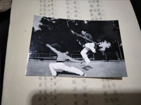 著名武术家乙立清教学生练习捎子棍照片（12/9）