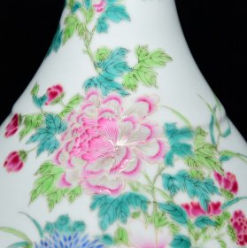 清雍正粉彩安居乐业纹蒜头瓶尺寸35*18.5厘米