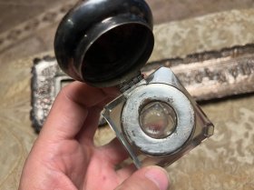 精品，英国19世纪古董书房铜镀银文具9件套，最大尺寸笔架长25 ，书报夹高14 ，墨水瓶托盘宽13，总重4.5斤。高浮雕工艺，众多人物刻画精巧，细节非常丰富。包浆浑厚，品相完美，带像框角原装钉，英伦风书房重器。