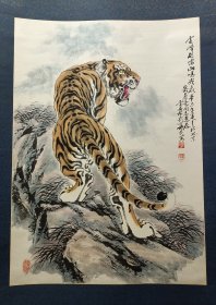 佟华民 佟华民 保真 上山虎 佟华民，字云居山人，1931年生于北京，1995年毕业于北京宣武红旗艺大。现任中国国际名人研究院学术委员，中华孔子学会书画研究所副所长，北京老年书画联谊会绘画部主任，香港国际艺术家联系会理事，国际名人画院院士，北京卿云诗书画社艺术委员，全国人大书画研究会顾问，现为专业画家，高级工艺美术师。