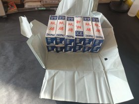 纸牌水浒传 长春市扑克厂 一张不缺 品相很好，有原包装纸， 1985年出版的，包老包真，一共有十二盒，未使用过的 标注为一盒价格 ……………………………………………………
