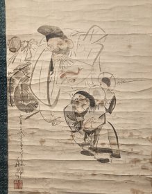 黄金大黑天惠比须 日本回流书画轴挂轴 出自名家之手 老纸本凤凰纹裬裱 大幅 纵190Cm横65.5Cm。 黑轴一对。   财已足 粮仓财袋放一边，大黑天击鼓惠比须舞扇 偷得半日闲 娱乐一下 人生如弓弦 松松紧紧 才能去的更远。 所题的水蛭子即惠比须早期的称号。 编号(HF253)