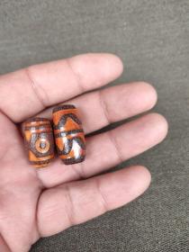 二颗硃沙天珠...