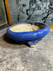 蓝釉三足水仙盆一只