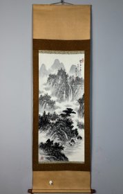 《碧岩小筑》海外回流老画一幅103.5*44.5cm，原装裱立轴，带原画盒。