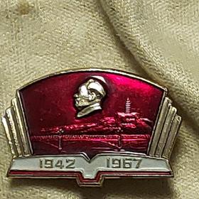 异形毛主席像章1942－1967背南京纪念毛主席光辉著作在延安文艺座谈会上的讲话发表二十五周年