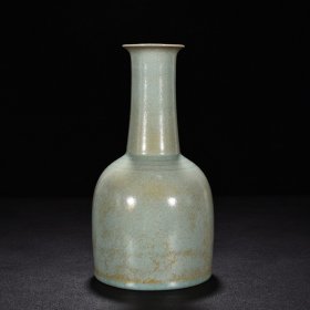 宋汝窑天青釉炫纹瓶（乾隆御题铭文） 高21厘米 宽11.2厘米