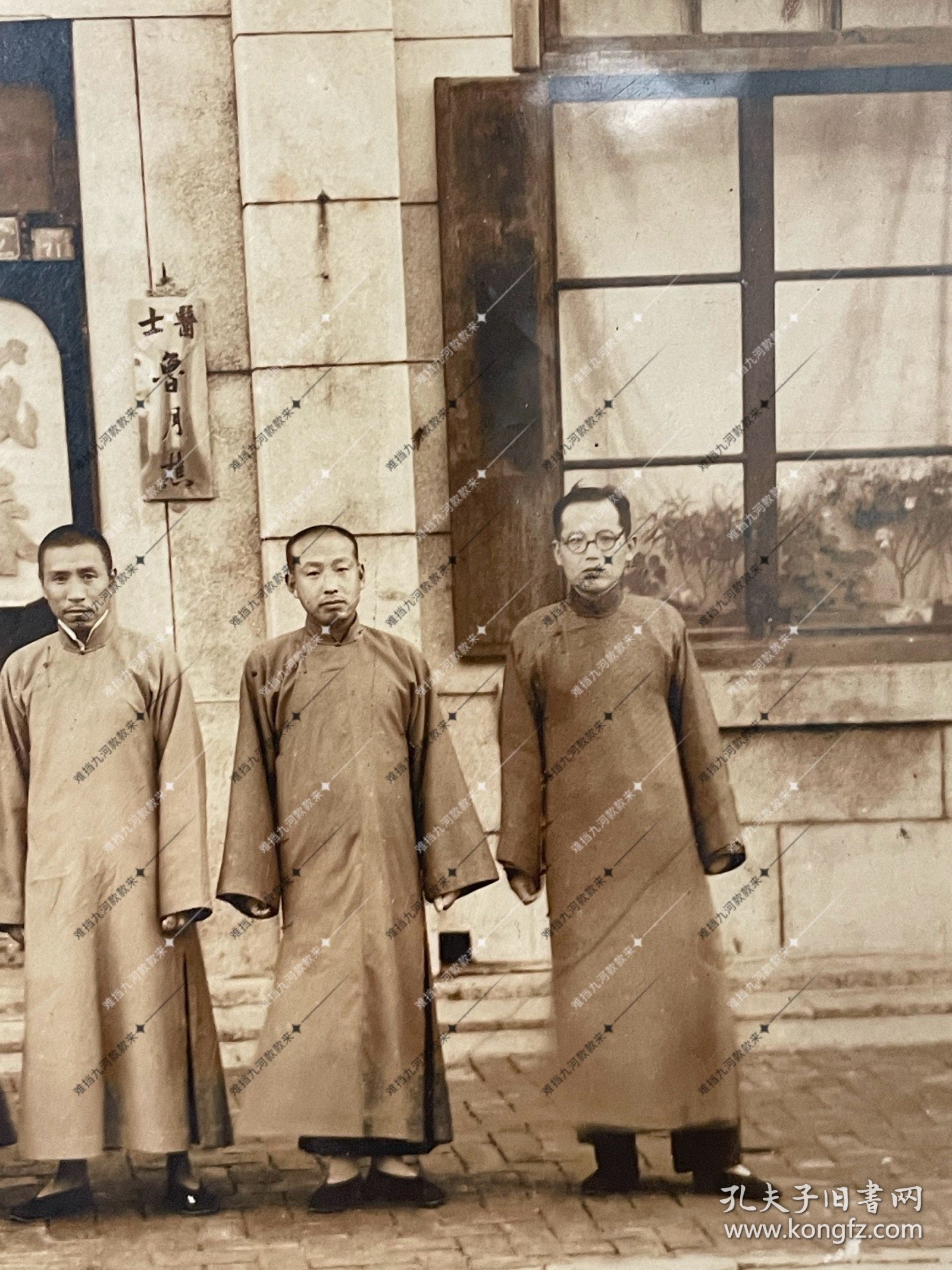 点击查看原图 民国,营口咸春堂银盐老照片一张。咸春堂是营口埠内第一家中药店。