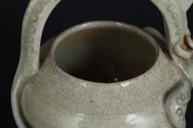 五代至北宋时期越窑青瓷龙嘴提梁壶带底座一套 尺寸：高17.5公分 壶直径6.5公分 托盘直径18公分