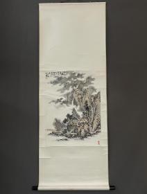 保真书画，周生龙山水画66×49cm，原装裱立轴。周生龙，杭州名宿， 浙江逸仙书画院画师、杭州书画艺术研究会副会长，青年时从钱大礼游学，并得余任天、诸乐三、陆抑非等先生指授。