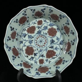 明建文青花釉里红缠枝花卉纹十棱洗，高5厘米，直径19厘米，