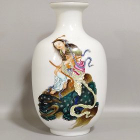 清代乾隆珐琅彩独占鳌头薄胎瓶