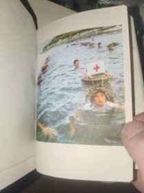 怀旧日记本《一桥飞架南北日记（部队士兵插页、宁阳县卫生系统先进工作者代表会议赠1979年）》软精装，50开，已使用，详情见图！日记本（21）