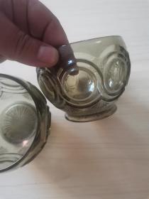 民国时期，玻璃盖罐一对，缺盖，底完整