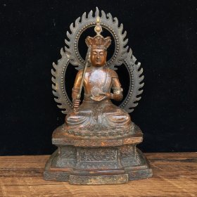 纯铜佛像，高21厘米，宽13厘米，重1070克，