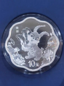 金银币2023癸卯兔年生肖金银纪念币 兔年梅花形30克银币 兔年银币