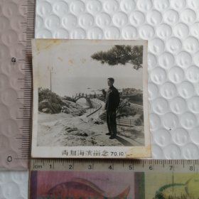 1970年青岛海滨留念老照片