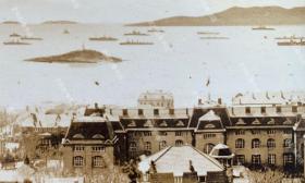 【青岛旧影】抗战时期 从观象山远眺胶澳总督府大楼建筑群及小青岛等风景 原版老照片一枚