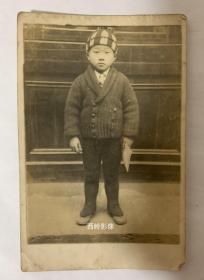 【老照片】民国时期一日本男孩（看看和同时期中国的男孩有什么不同之处？）