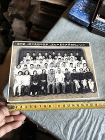 1956年广州市第一职工业余中学第二届初中毕业同学照片