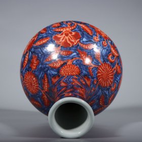 旧藏明宣德青花矾红花卉瓶