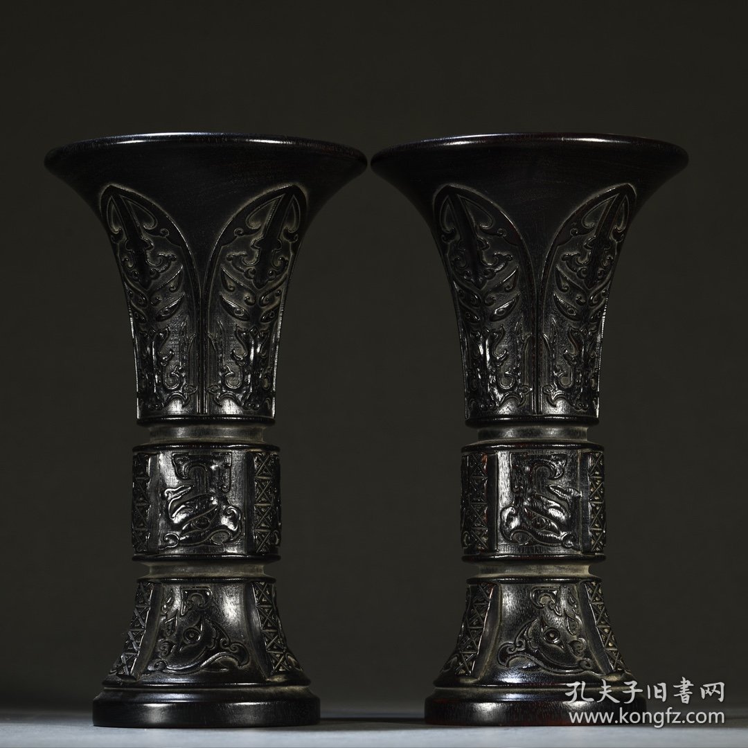 清代 紫檀饕餮蕉叶纹花觚一对