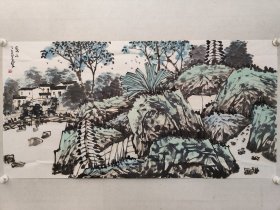 当代名家，吴泉棠四尺整纸山水画《家山》68.5X137cm，软片。 吴泉棠，1956年出生，浙江衢州人，现居北京。重彩乡情画创始人、当代新安画院掌门、中国美术家协会会员、中国画廊联盟专职画家、文化部高级画家、人民画院副院长、香港国际画院山水画艺委会副主席、北京民族大学教授、硕士生导师、中央美术学院特聘教授、中国海外艺术文化杰出贡献者。（保真书画）