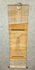 十一面观音 出自本地佛石尊宫 日本回流挂轴画轴 老木版刷品 朱色木杆   纸本纸裱  下有个押花，纵98Cm橫28Cm. 每张佛画都有其故事 ，经历数百年了的十一面，十一面与圣天的互摄，大悲之咒的缩影。 编号(H42) 所价实价不议价，请出不退换。