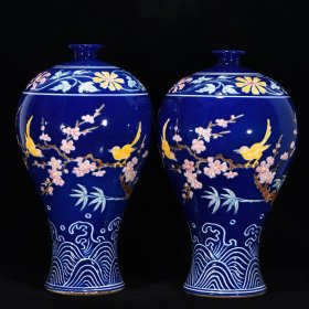 明宣德青花蓝釉五彩花鸟纹梅瓶，高39厘米，直径23厘米