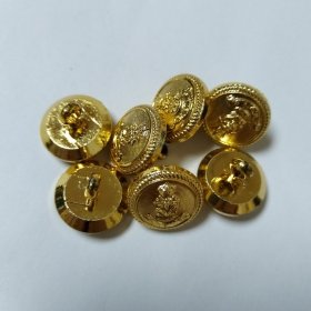 金色神像制服纽扣。共七枚。