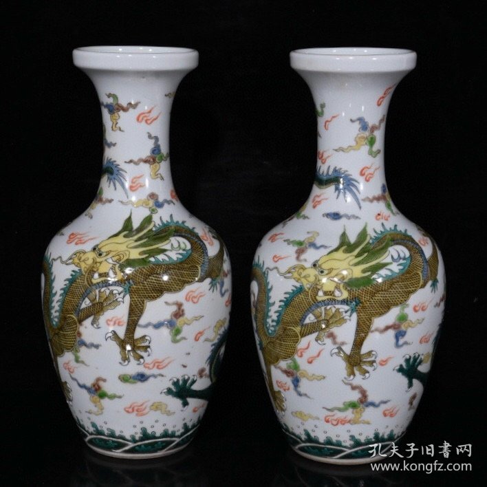 大清乾隆粉彩龙纹瓶（25×12cm）