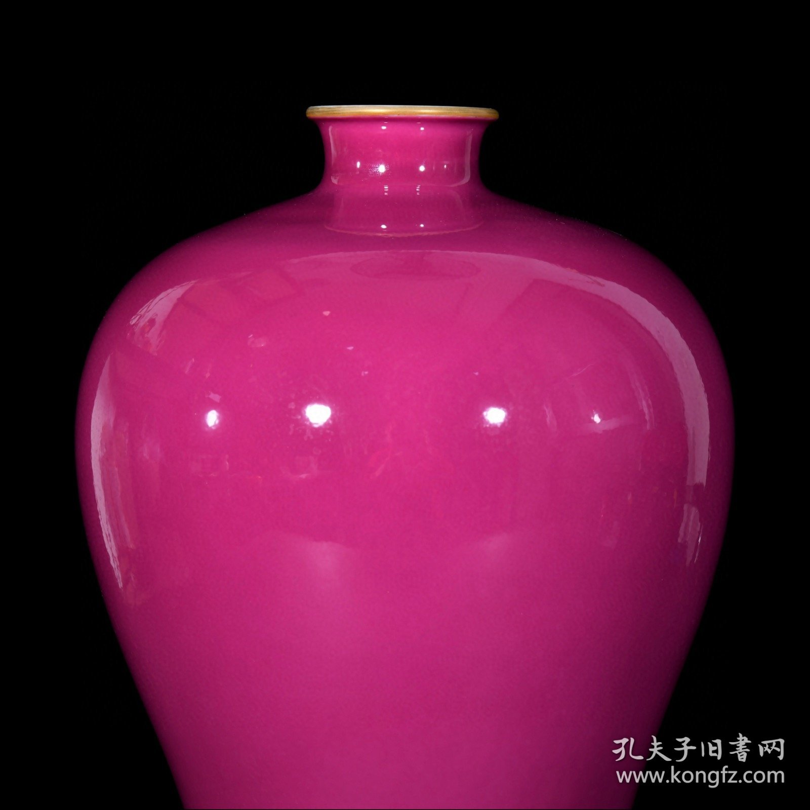 清雍正单色釉胭脂红梅瓶；30x18厘米