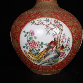 《精品放漏》全品相清瓷器收藏 清乾隆：珐琅彩鎏金浮雕开光花鸟纹天球瓶一对
高宽：57*35cm
