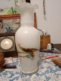 老琉璃花瓶，高35厘米，非常大，瓶身和瓶口有几处划痕不是裂，不影响美观和使用。