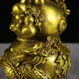 铜葫芦  祥龙献瑞葫芦 摆件，品相如图
直径15高20厘米
重2.2kg