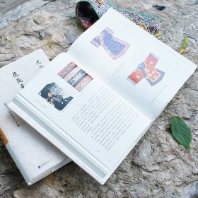 正版✔花花朵朵坛坛罐罐:沈从文谈艺术与文物 沈从文✍沈从文“弃文从艺”录 从文物看历史,用推理谈艺术 他把前半生交给文学,把后半生交给文物 筚路蓝缕,为新中国文物研究开拓新的领域与方法 后文学时代的沈从文,数十年心血之作盛装再版正版全新书籍现货如需其他图书敬请联系客服:)