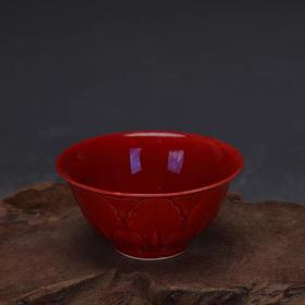 单色红釉手工刻花茶杯