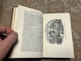 《狄更斯文集》16册大全套。 伦敦著名出版社ODHAMS PRESS 从1930年开始陆续出版了一系列世界名著珍藏版，此为之一，此系列统一深棕色漆布装帧，竹节背压花烫金，插图本。此组封面凹印狄更斯头像标志。