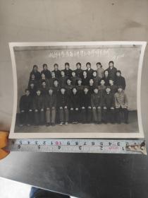 79年城郊中学首届高中毕业全体师生合影