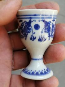 清花双龙戏珠瓷酒杯（高6.5公分）